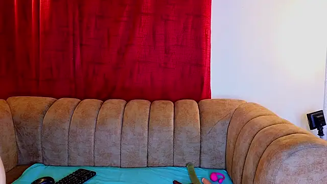 Snapshot of ahnaysexx chatting on 04/14/26, 07:09 ahnaysexx online show from 04/14/26, 07:09