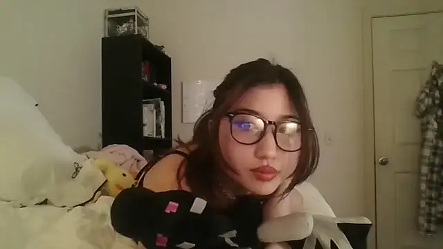 Snapshot of Silverbabyyy2007 chatting on 03/28/26, 04:23 Silverbabyyy2007 online show from 03/28/26, 04:23