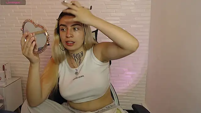 Snapshot of Tamaraa_velez chatting on 03/13/26, 09:21 Tamaraa velez online show from 03/13/26, 09:21