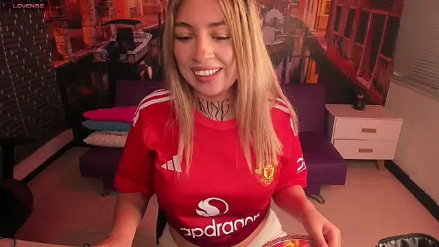 Snapshot of Tamaraa_velez chatting on 04/13/26, 09:09 Tamaraa velez online show from 04/13/26, 09:09