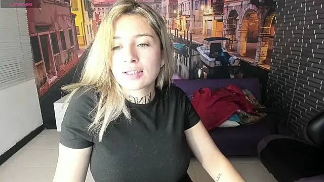 Snapshot of Tamaraa_velez chatting on 04/17/26, 10:02 Tamaraa velez online show from 04/17/26, 10:02