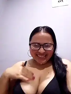 Snapshot of violetapeeveet chatting on 03/16/26, 05:35 violetapeeveet online show from 03/16/26, 05:35