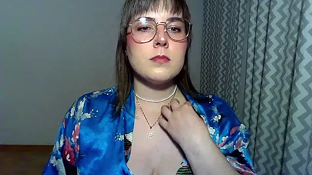 Snapshot of ClaraHard chatting on 07/22/26, 09:17 ClaraHard online show from 07/22/26, 09:17