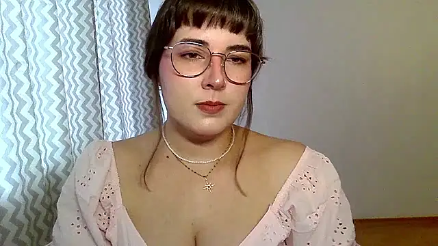 Snapshot of ClaraHard chatting on 08/07/26, 09:00 ClaraHard online show from 08/07/26, 09:00