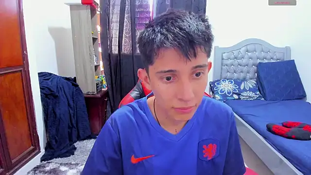 gomitaboy1 online show from 05/15/26, 07:32