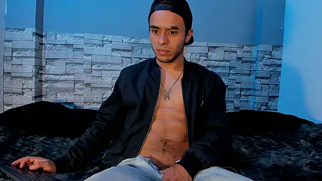 Snapshot of x_harold_x chatting on 04/07/26, 11:32 x harold x online show from 04/07/26, 11:32