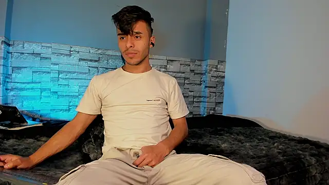 Snapshot of x_harold_x chatting on 04/16/26, 08:31 x harold x online show from 04/16/26, 08:31