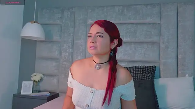 Snapshot of PaulaVegaa chatting on 04/15/26, 12:45 PaulaVegaa online show from 04/15/26, 12:45