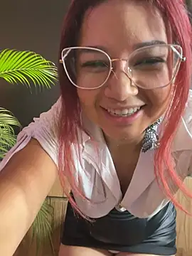Snapshot of PaulaVegaa chatting on 06/21/26, 06:49 PaulaVegaa online show from 06/21/26, 06:49