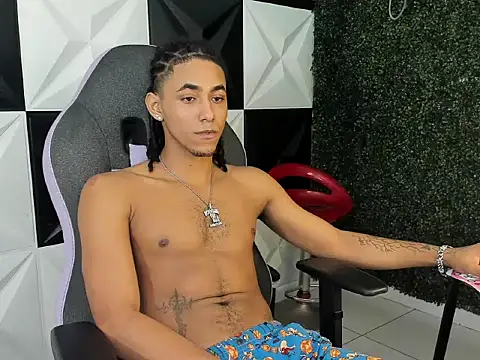 Snapshot of taylor_bigdick18 chatting on 04/11/26, 12:48 taylor bigdick18 online show from 04/11/26, 12:48