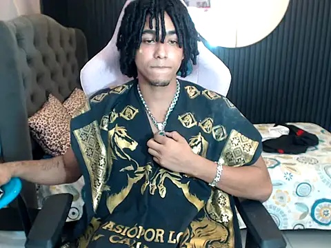 Snapshot of taylor_bigdick18 chatting on 04/19/26, 11:29 taylor bigdick18 online show from 04/19/26, 11:29