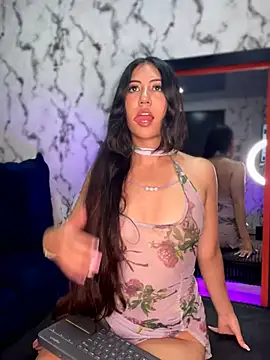 Snapshot of Lunaliaa_ chatting on 04/07/26, 04:24 Lunaliaa online show from 04/07/26, 04:24