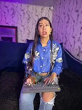 Snapshot of Lunaliaa_ chatting on 04/26/26, 05:49 Lunaliaa online show from 04/26/26, 05:49