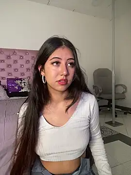 Snapshot of Lunaliaa_ chatting on 06/30/26, 05:08 Lunaliaa online show from 06/30/26, 05:08