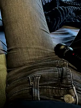 Snapshot of aleexii_s chatting on 03/16/26, 04:00 aleexii s online show from 03/16/26, 04:00