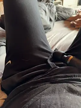 Snapshot of aleexii_s chatting on 04/05/26, 10:23 aleexii s online show from 04/05/26, 10:23