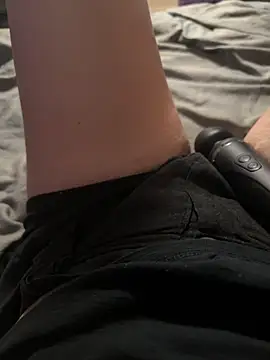 Snapshot of aleexii_s chatting on 04/12/26, 11:59 aleexii s online show from 04/12/26, 11:59