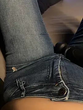 Snapshot of aleexii_s chatting on 04/15/26, 07:58 aleexii s online show from 04/15/26, 07:58