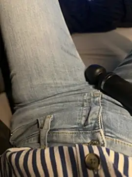 Snapshot of aleexii_s chatting on 04/16/26, 07:58 aleexii s online show from 04/16/26, 07:58