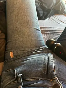 Snapshot of aleexii_s chatting on 04/19/26, 03:22 aleexii s online show from 04/19/26, 03:22