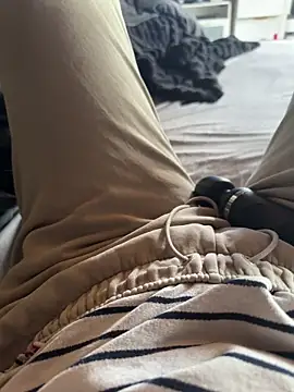 Snapshot of aleexii_s chatting on 04/21/26, 10:10 aleexii s online show from 04/21/26, 10:10