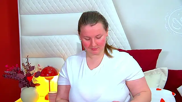 Snapshot of MelodyMoores chatting on 03/25/26, 06:30 MelodyMoores online show from 03/25/26, 06:30