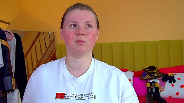 Snapshot of MelodyMoores chatting on 04/25/26, 07:00 MelodyMoores online show from 04/25/26, 07:00