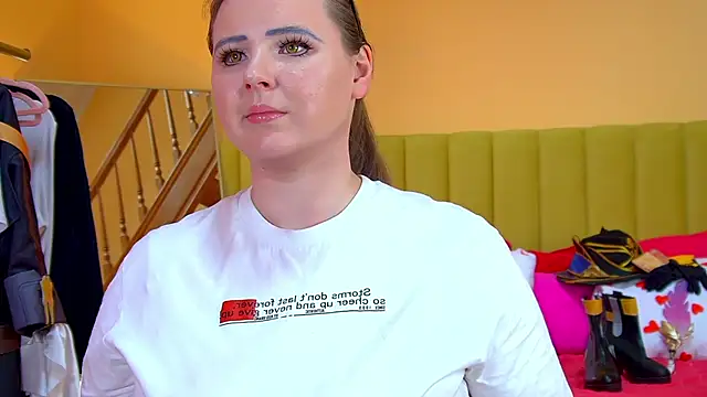 Snapshot of MelodyMoores chatting on 04/25/26, 01:41 MelodyMoores online show from 04/25/26, 01:41