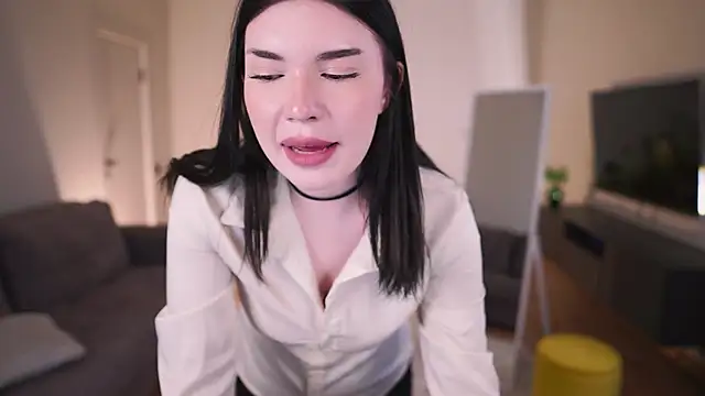 Snapshot of JennyHardy chatting on 04/08/26, 01:11 JennyHardy online show from 04/08/26, 01:11