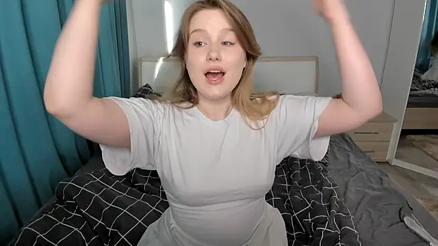 Snapshot of JennyHardy chatting on 05/19/26, 02:23 JennyHardy online show from 05/19/26, 02:23