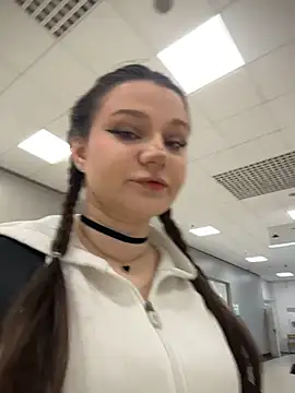 MaryLola online show from 03/29/26, 09:53