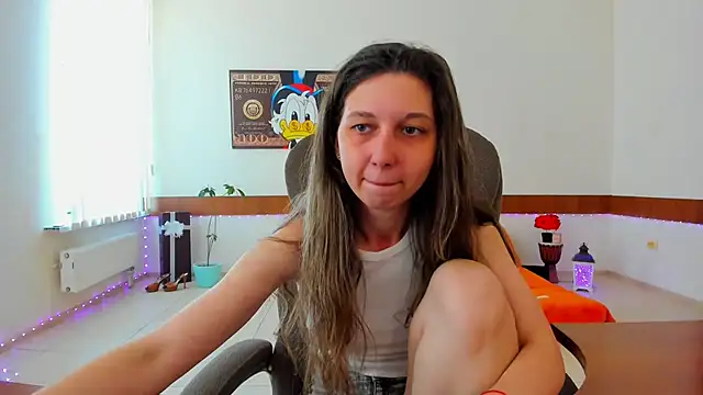 Snapshot of Ellina_Star chatting on 04/14/26, 08:09 Ellina Star online show from 04/14/26, 08:09