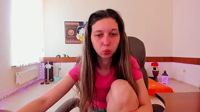 Snapshot of Ellina_Star chatting on 04/16/26, 08:04 Ellina Star online show from 04/16/26, 08:04