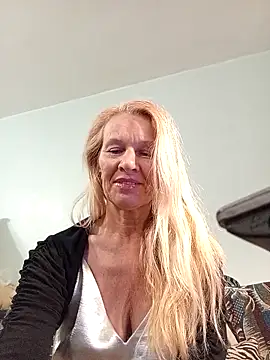 ViktoriaSexi1 online show from 05/04/26, 08:16