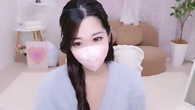 Snapshot of YURIKAsan_ chatting on 04/05/26, 12:35 YURIKAsan online show from 04/05/26, 12:35