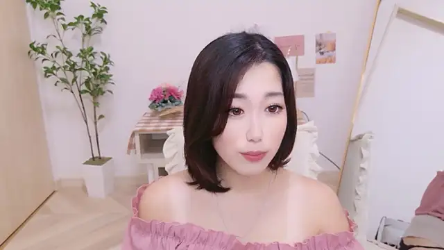 YURIKAsan  online show from 05/28/26, 12:24