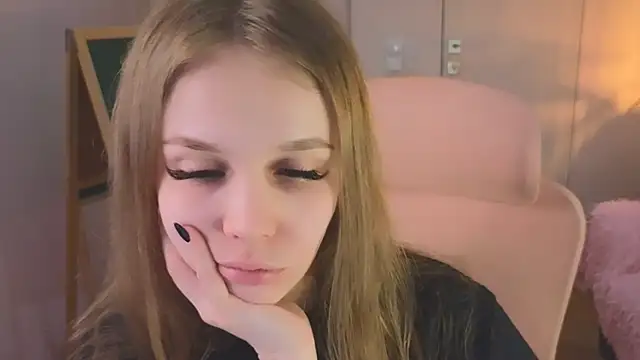 Snapshot of Selens_hells_weet chatting on 05/01/26, 02:43 Selens hells weet online show from 05/01/26, 02:43
