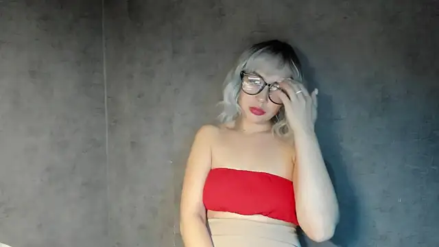 Snapshot of alinaalieva chatting on 03/04/26, 02:45 alinaalieva online show from 03/04/26, 02:45