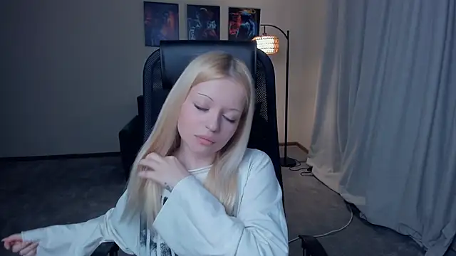 LiliInyart online show from 03/05/26, 02:13