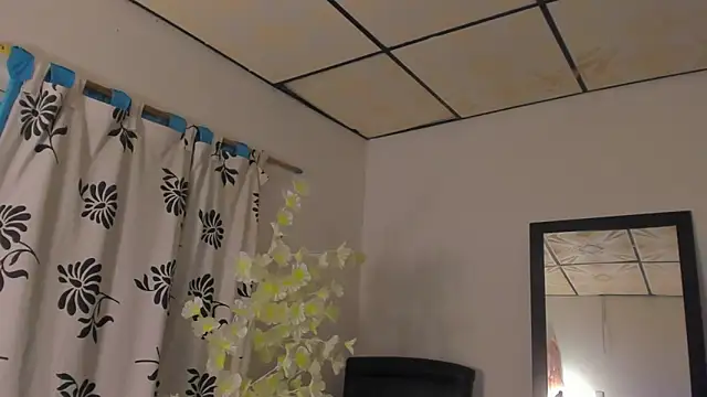 Snapshot of Sacha_Rosse chatting on 03/29/26, 06:24 Sacha Rosse online show from 03/29/26, 06:24