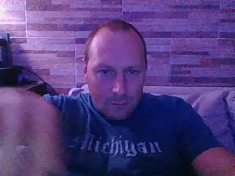 Snapshot of lustonfan chatting on 03/20/26, 01:10 lustonfan online show from 03/20/26, 01:10