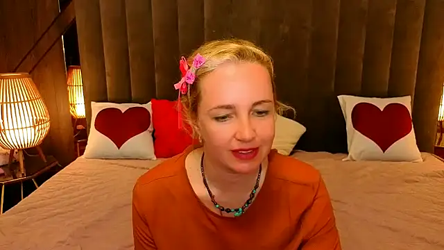 Snapshot of Alaska_Si chatting on 04/05/26, 01:19 Alaska Si online show from 04/05/26, 01:19