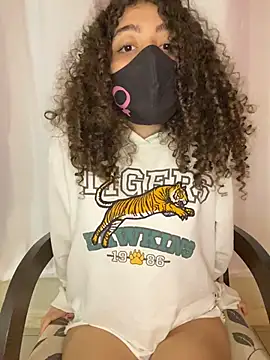 Snapshot of Ravennaaaaa chatting on 04/13/26, 02:06 Ravennaaaaa online show from 04/13/26, 02:06