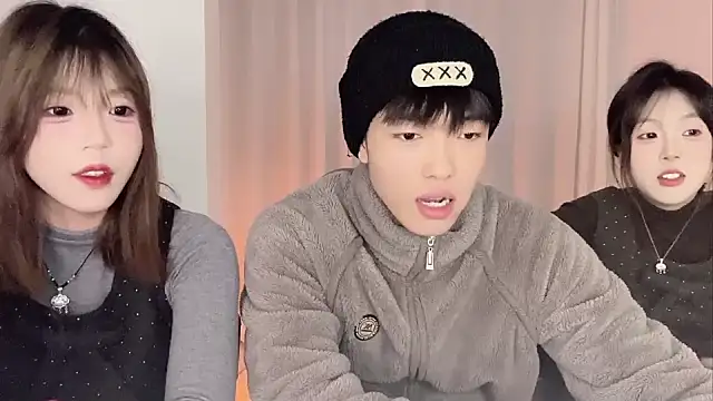 Snapshot of SM_0007 chatting on 03/08/26, 02:43 SM 0007 online show from 03/08/26, 02:43