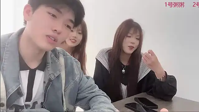 Snapshot of SM_0007 chatting on 04/07/26, 08:26 SM 0007 online show from 04/07/26, 08:26