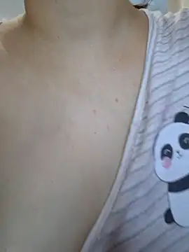 Snapshot of Emi_hot1 chatting on 03/21/26, 11:04 Emi hot1 online show from 03/21/26, 11:04