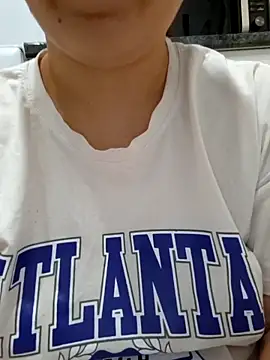 Snapshot of Emi_hot1 chatting on 04/01/26, 04:04 Emi hot1 online show from 04/01/26, 04:04