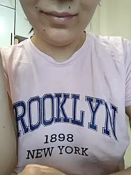 Snapshot of Emi_hot1 chatting on 04/03/26, 02:15 Emi hot1 online show from 04/03/26, 02:15