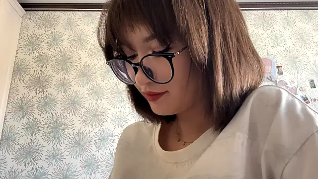 Bella Voraesynd online show from 03/05/26, 12:34