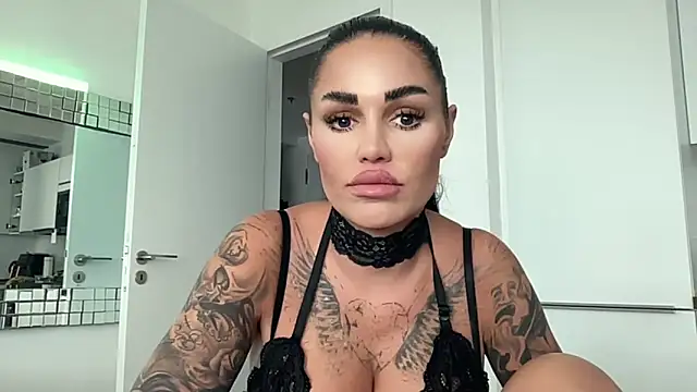 Snapshot of AMBER_HARD chatting on 04/02/26, 01:42 AMBER HARD online show from 04/02/26, 01:42